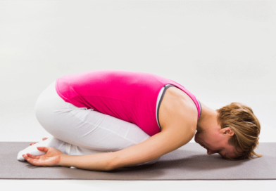 Yoga na menopausa: descubra como a prática beneficia o corpo e a mente